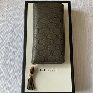 Gucci Authentic Taupe Gray Bamboo Zip Around Wallet